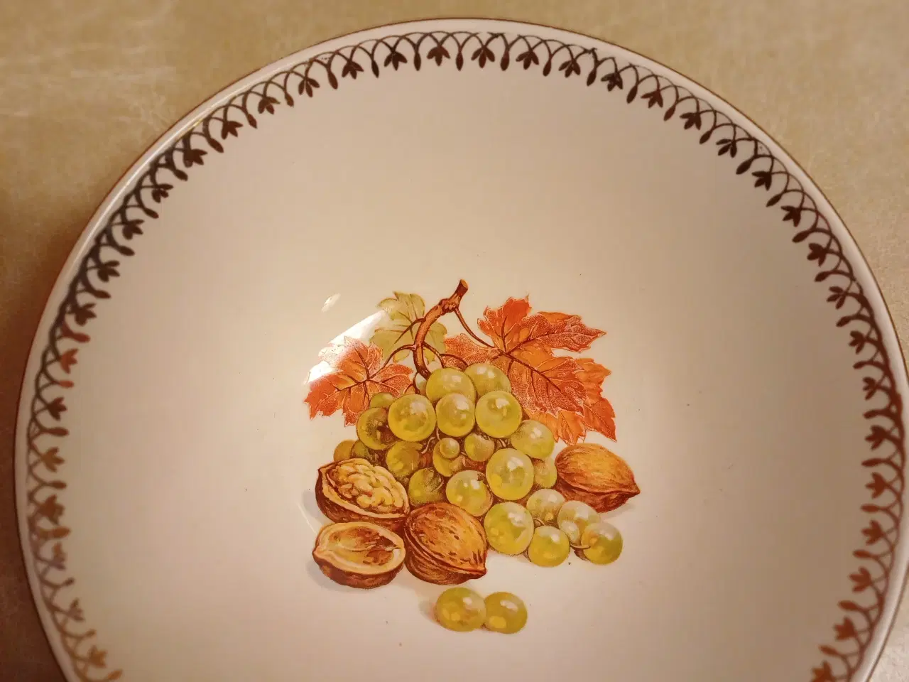 Billede 5 - Skåle / dybe tallerkener med frugt / nøddemotiver