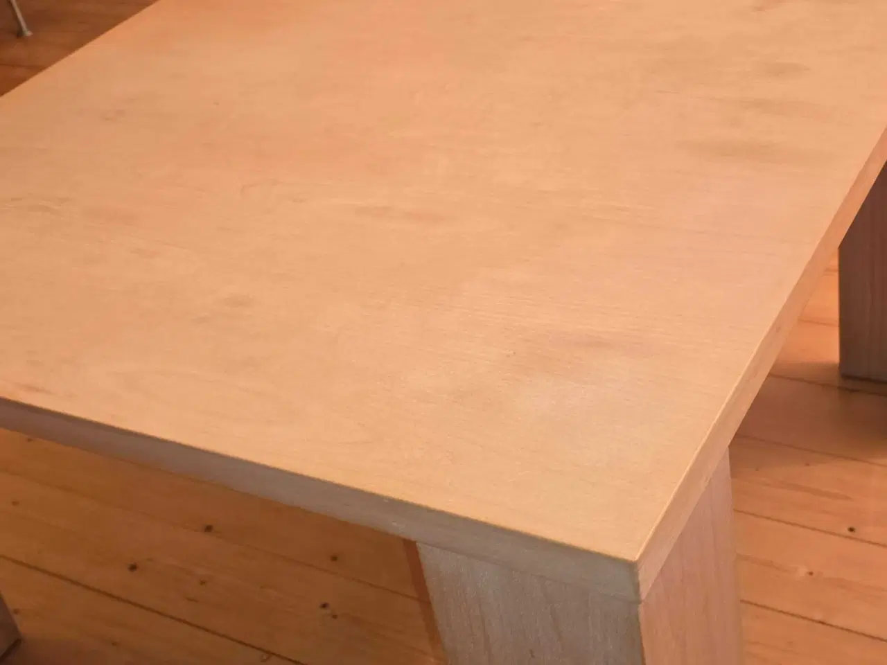 Billede 2 - Firkantet sofabord i træ