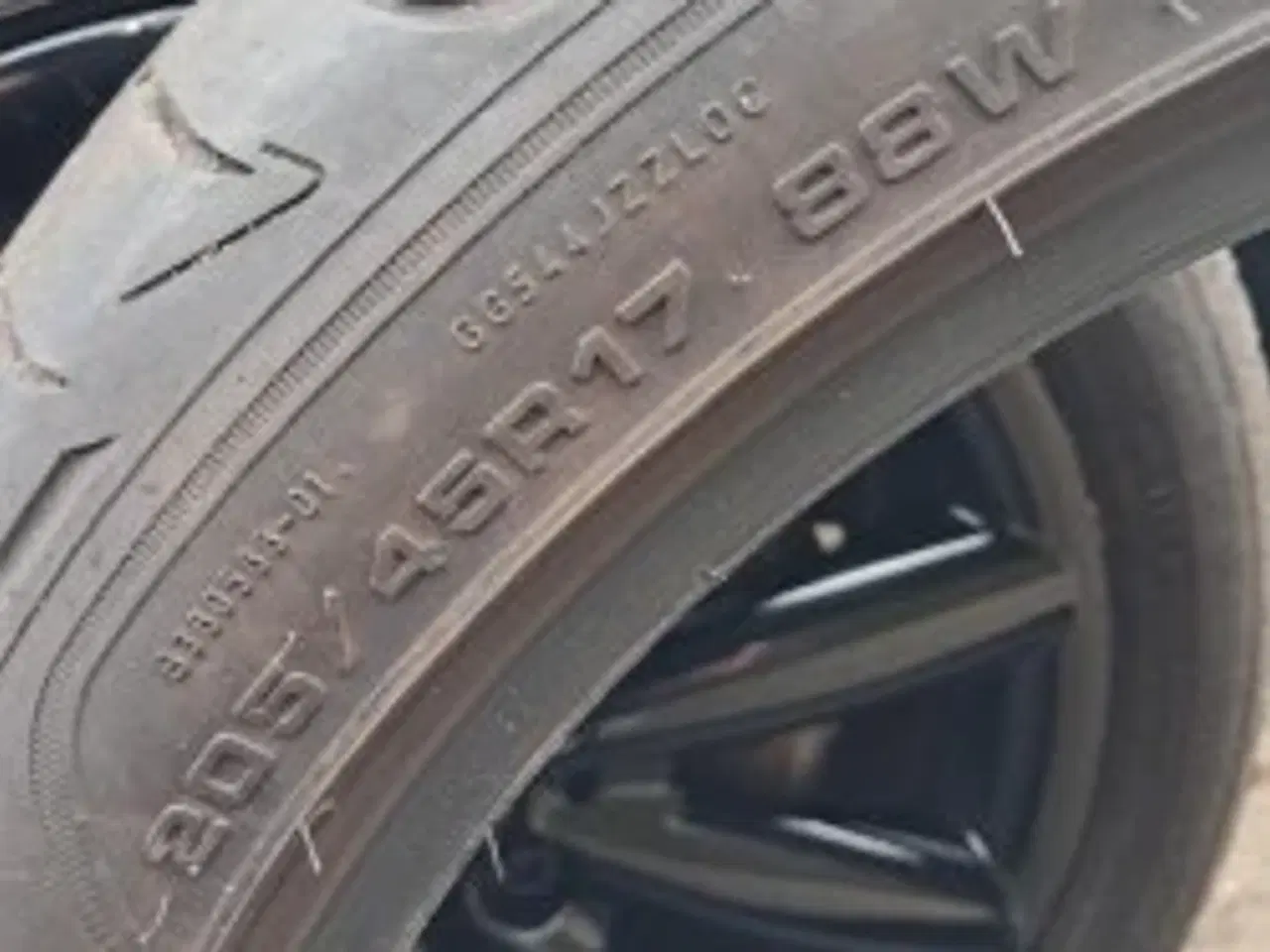 Billede 2 - Gode Goodyear sommerdæk 205/45-17