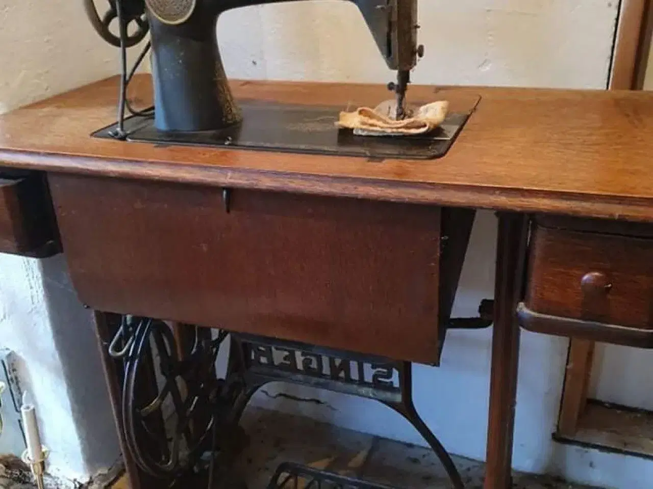 Billede 1 - Gammel symaskinebord fra 1931