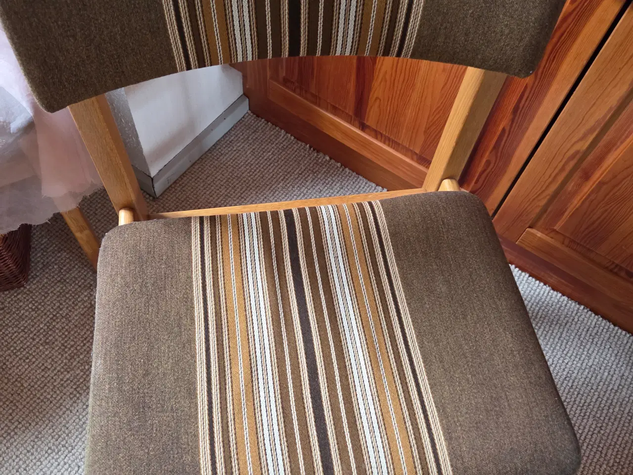 Billede 1 - Spisebord med 6 stole , spisebord  omann junn.