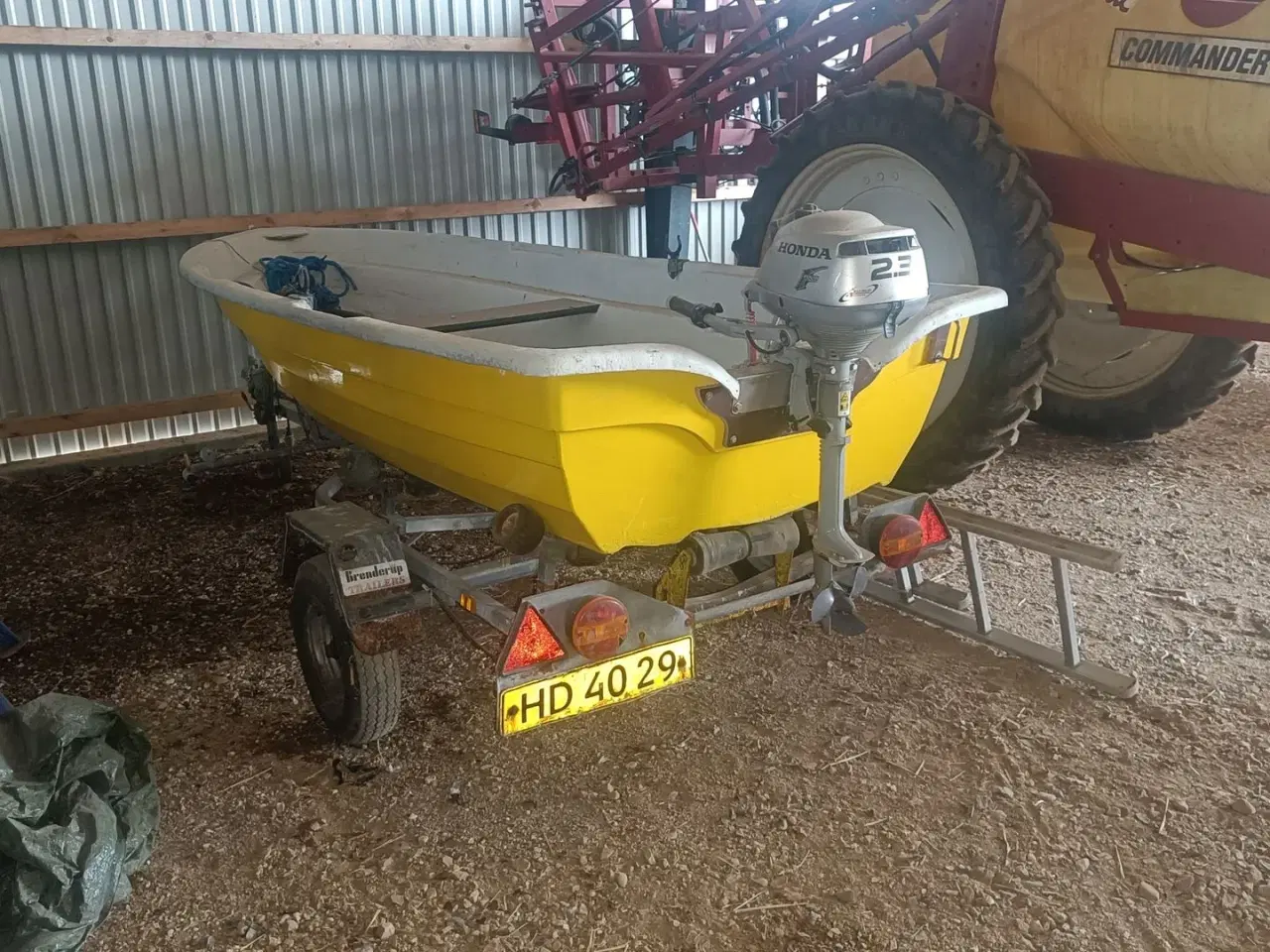 Billede 2 - - - - 10 fods med motor og trailer