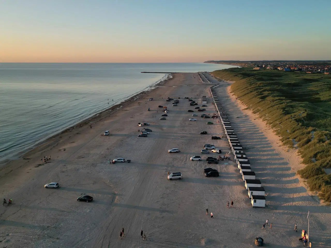 Billede 8 - Drone fotos: Løkken strand på lærredestryk 