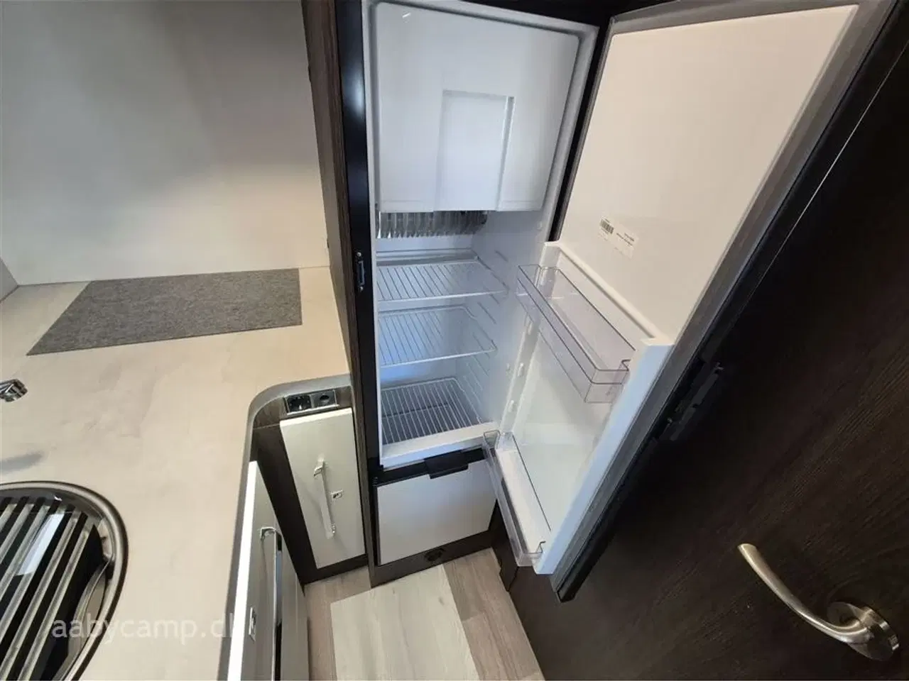 Billede 15 - 2020 - Benimar Tessoro 481 Aut.   Nk pakke. Automatgear. solcelle. Lithium Batteri. 2000w Inverter. Markise. A/C i bodel. Elektriske støtteben. Bemærk kun 20,000 Km!!!!!