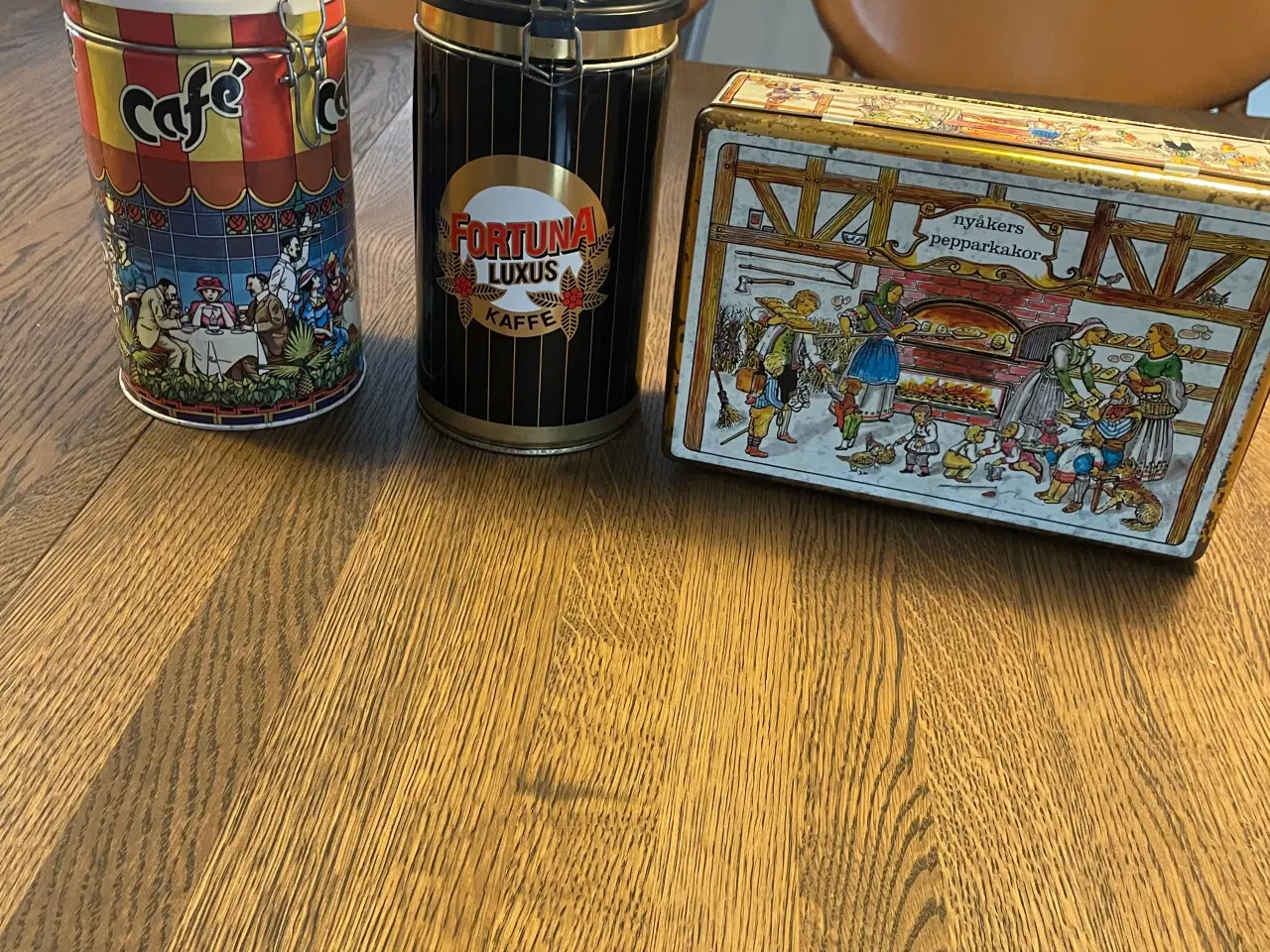 Billede 1 - Gamle blikdåser.