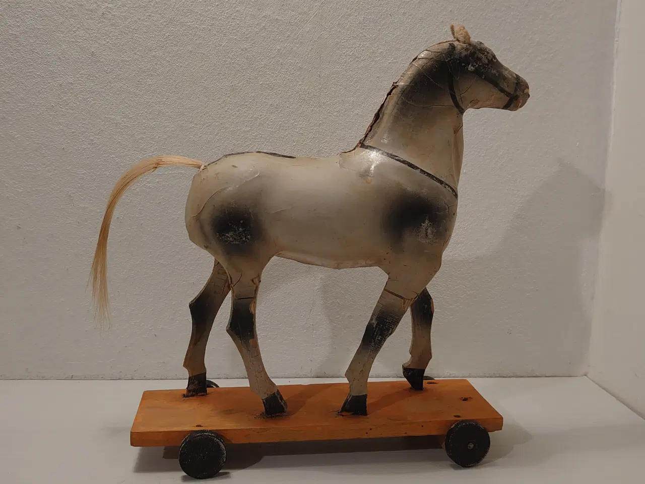 Billede 3 - Gammel sjælden stor hest i træ og papmache.