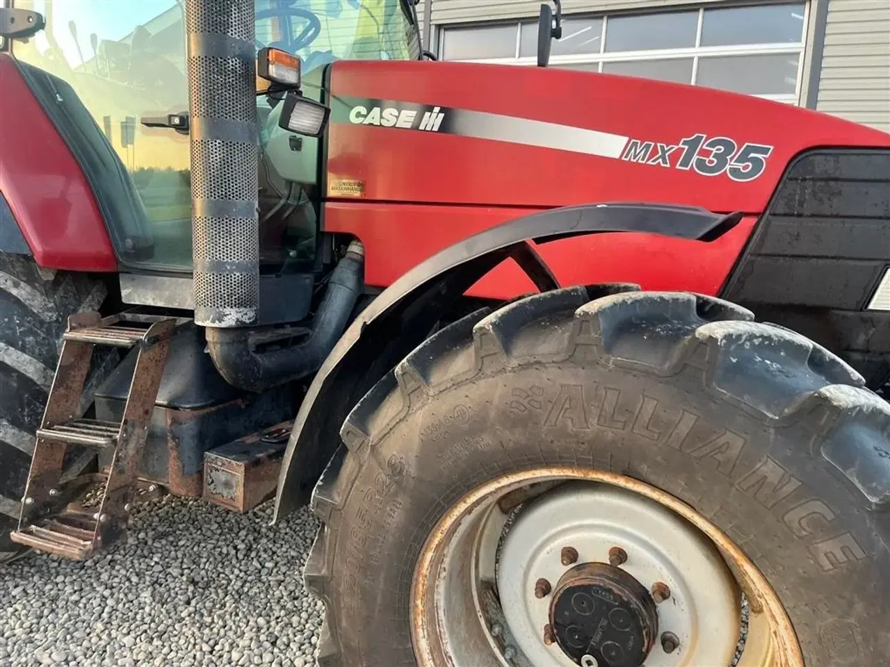 Billede 7 - Case IH MX135 Handy traktor med frontlift, orginal vægtklodser og nye bremser.