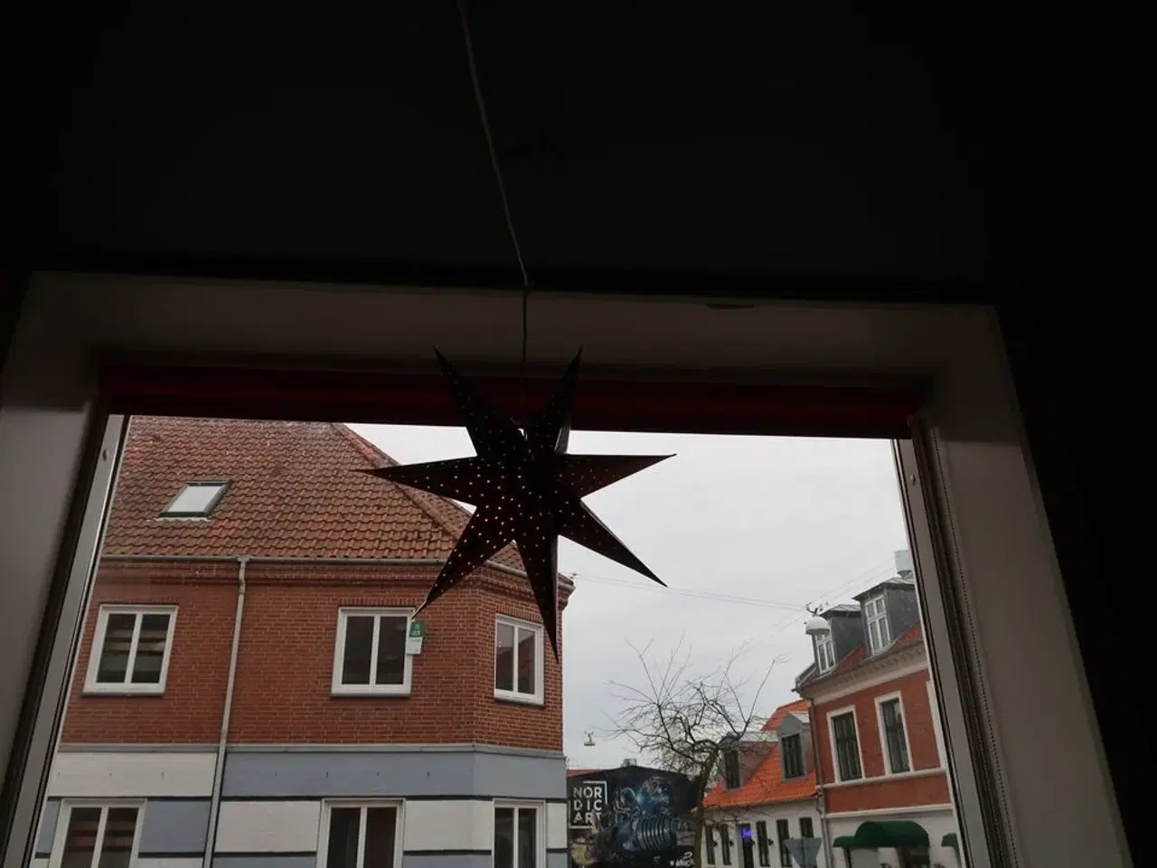 Billede 4 - Vase med div. Kunstige blomster div. Plakater m.m.