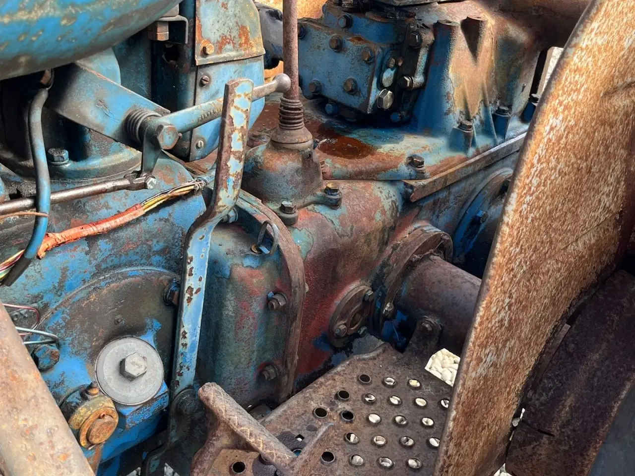 Billede 7 - Fordson Major Motoren mangler, men mange god dele.