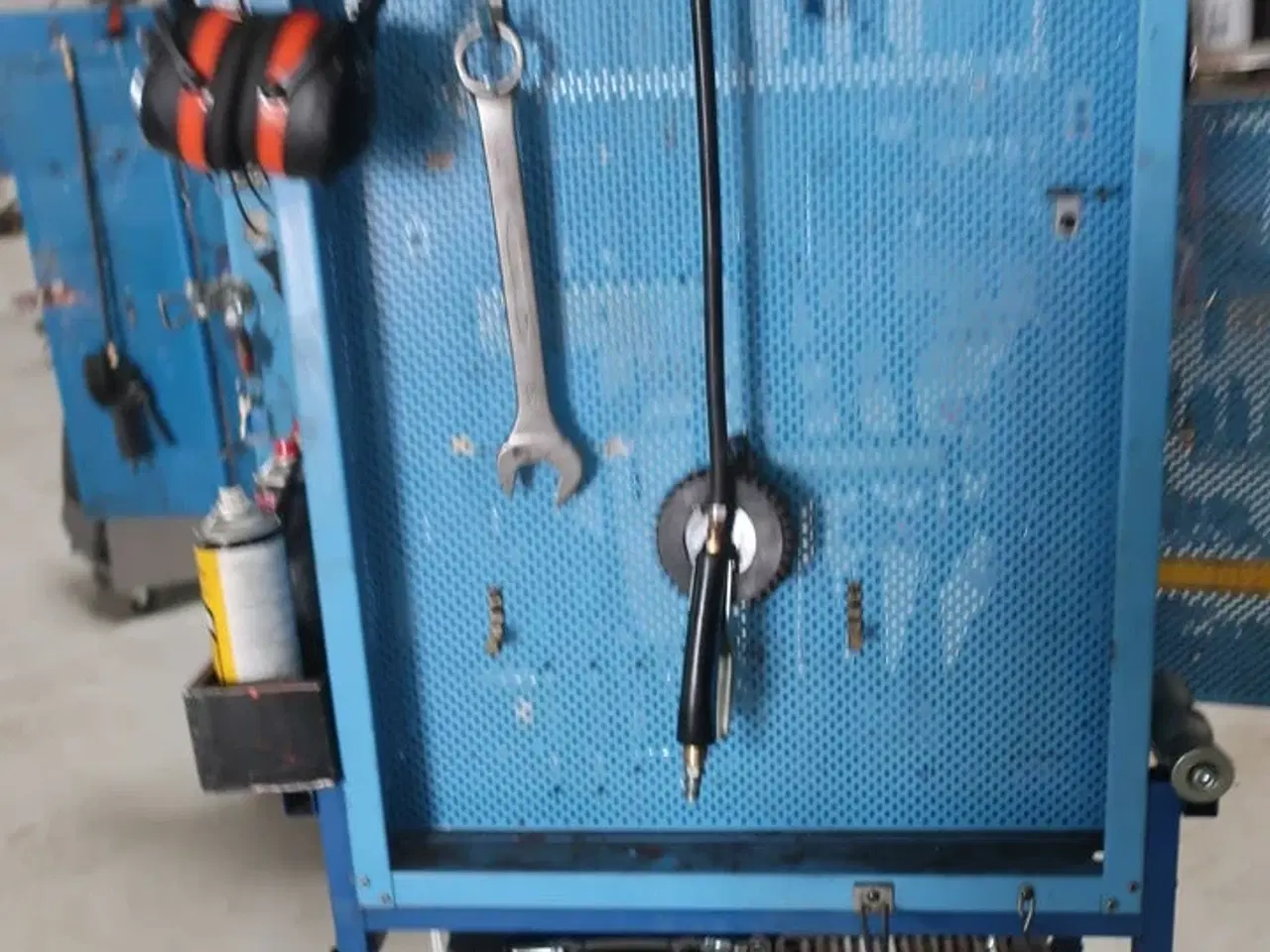 Billede 10 - Værktøjsskab med indhold