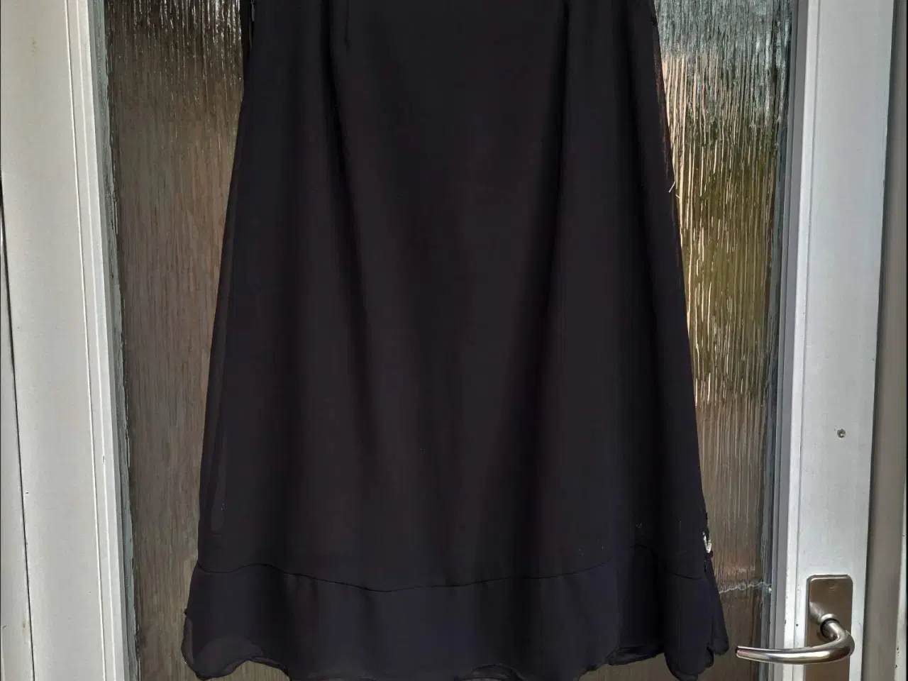 Billede 3 - Fest Nederdel med sølv palietter