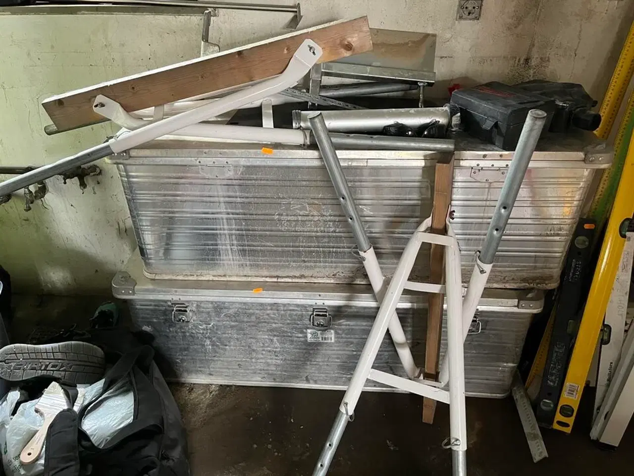 Billede 1 - 2 Stk. Jumbo metal kasser og bordbukke
