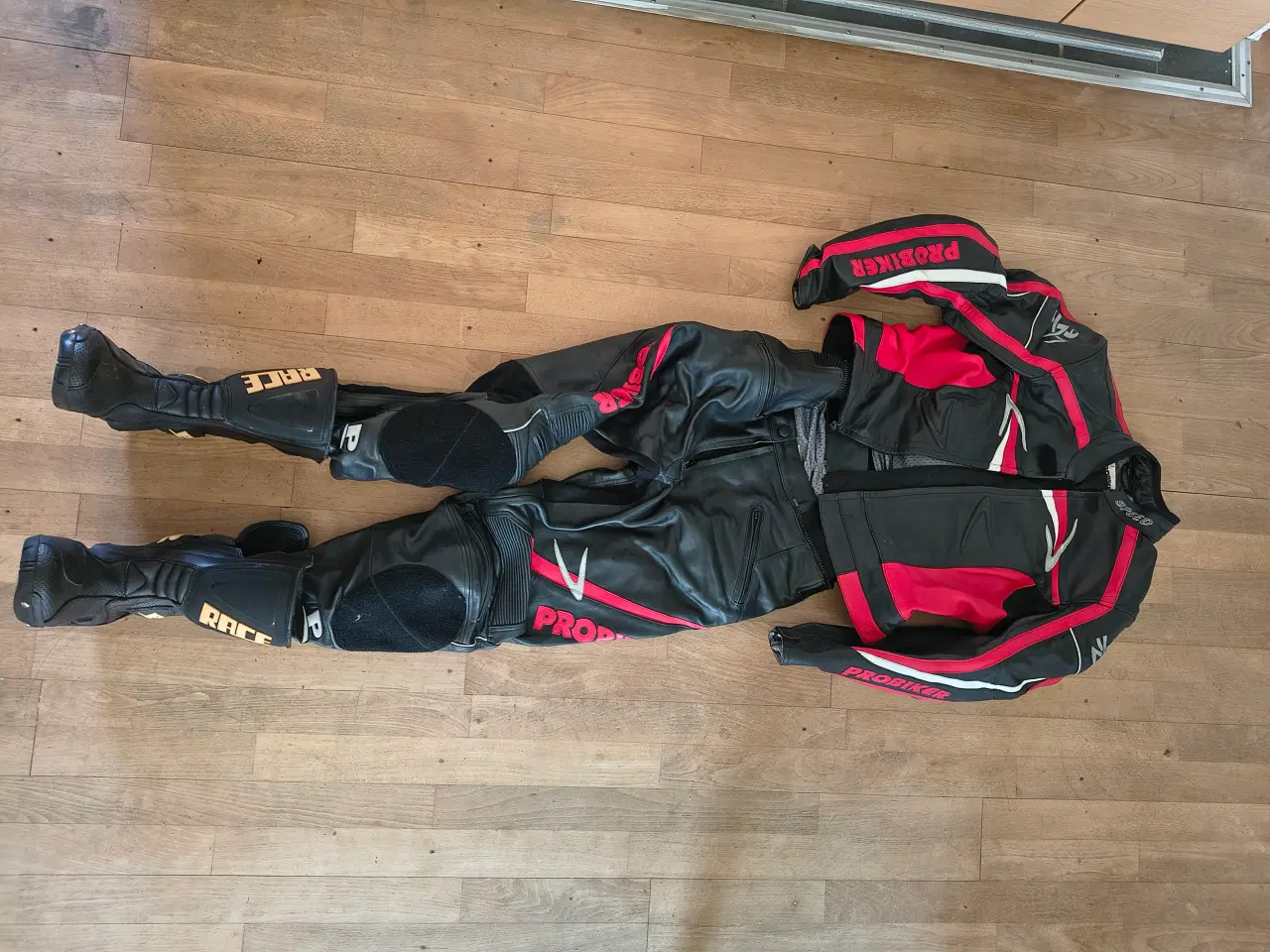 Billede 1 - 2 Delt læderdragt dame, str. 44