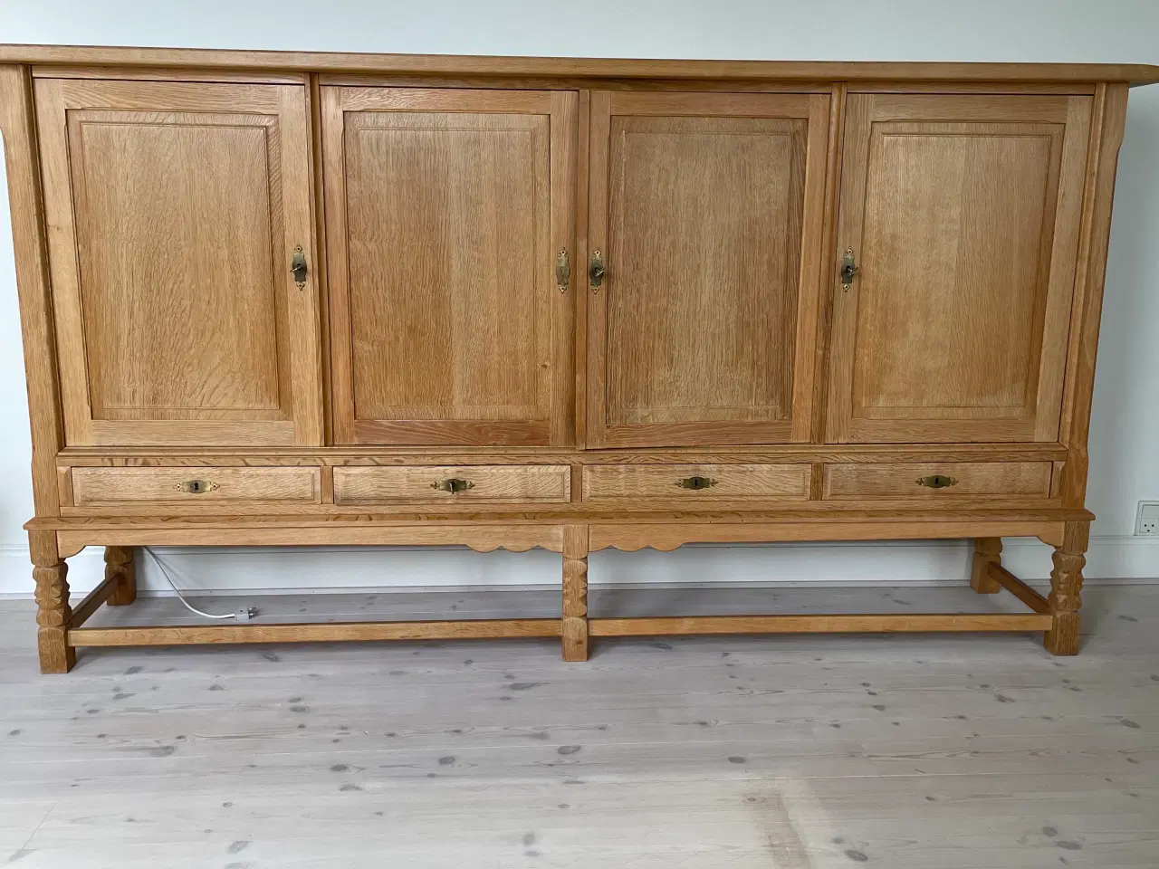 Billede 1 - Skænk i egetræ