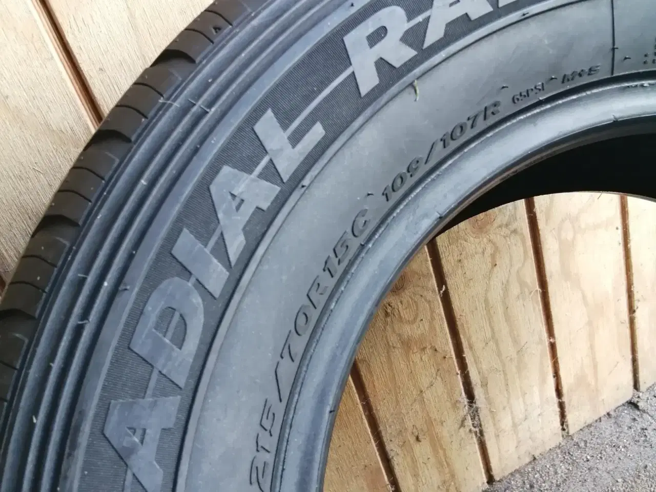 Billede 1 - Vinterdæk til varebil 215-70-15 Hankook 6 mm,