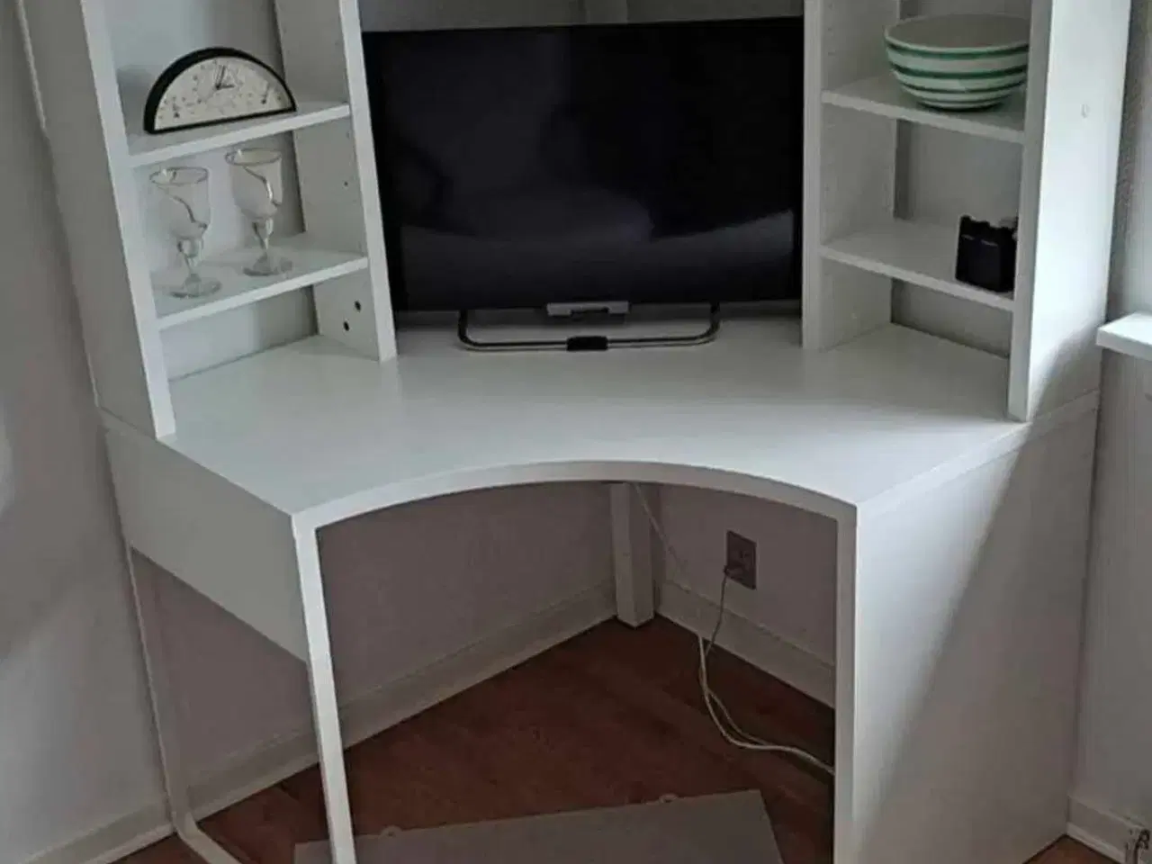 Billede 1 - Hjørneskrivebord 