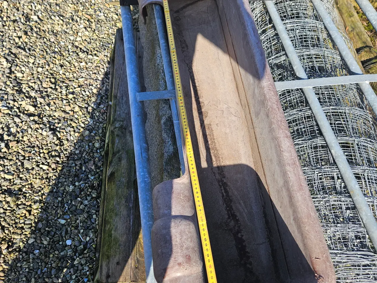 Billede 9 - Galvaniseret låger og plast trug  brugt til får...