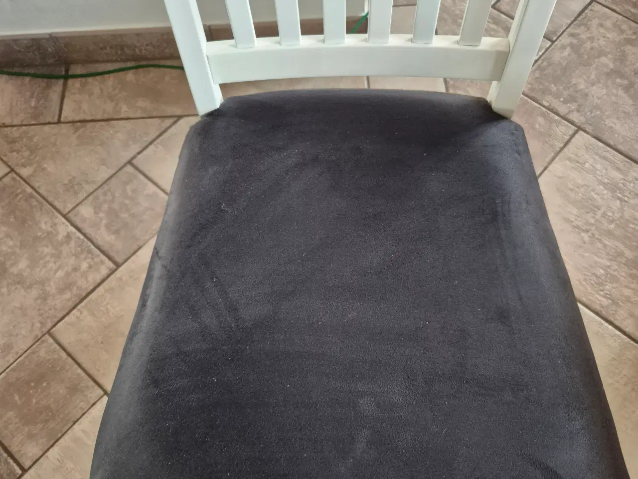 Billede 6 - Spisebord med 4 stole og tillægsplade + sofabord