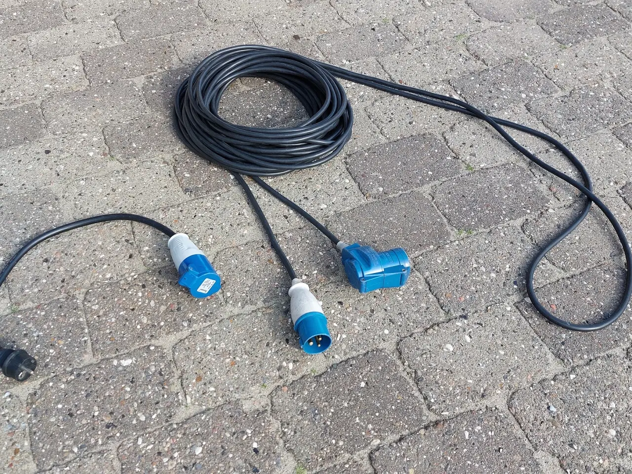 Billede 1 - CEE-kabel 3 x 2,5mm2, m/vinkelstik og schuko-udtag