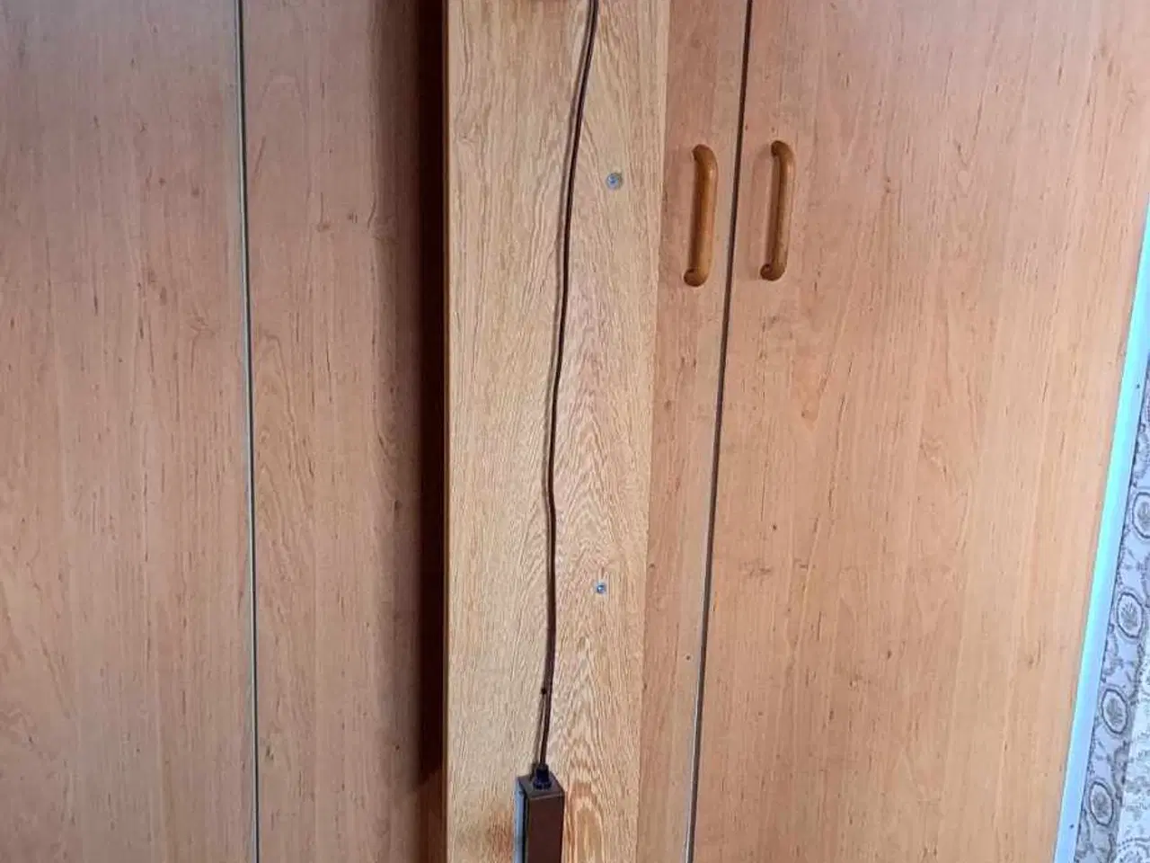 Billede 4 - Lys panel til at hænge over skabe til 2 pære, 