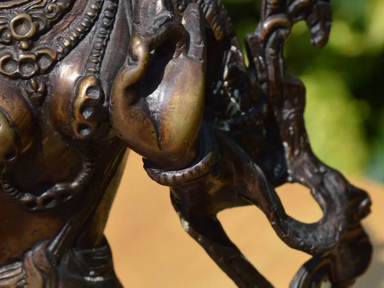 Billede 9 - Stor bronzestatue af Grøn Tara, 37 cm, Nepal