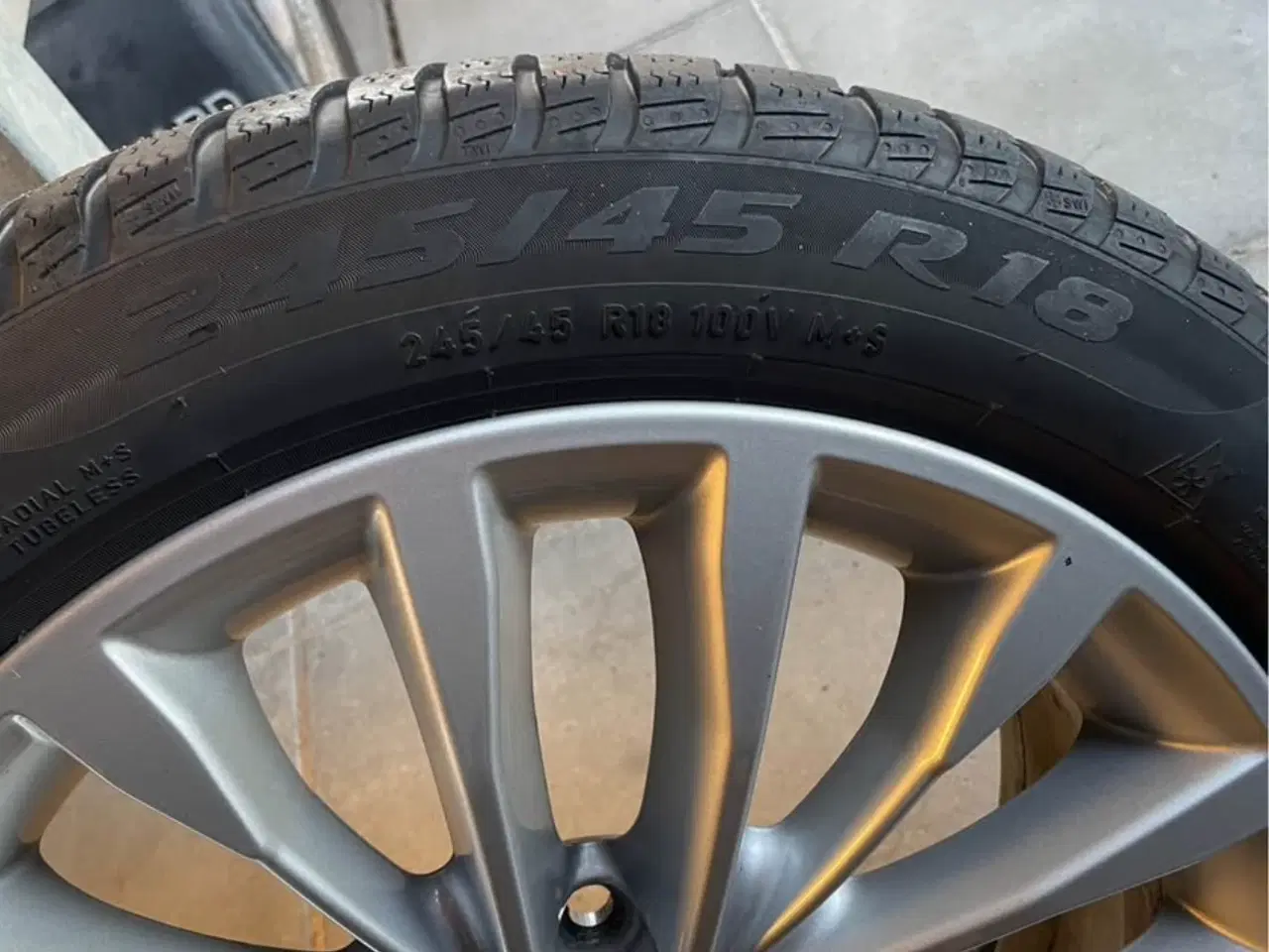 Billede 2 - BMW 530e fælge - originale 18” med vinterdæk 