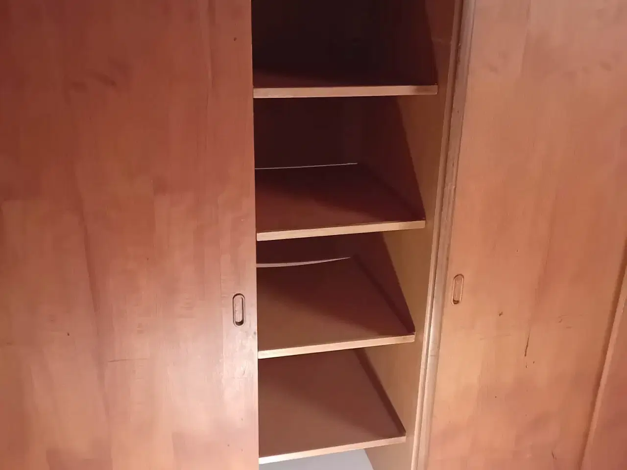 Billede 3 - Stort fint ældre tøjskab