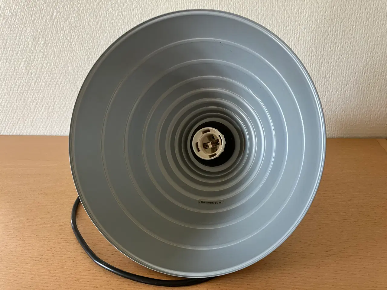 Billede 3 - Pendel -  Lampe i gråt metal.