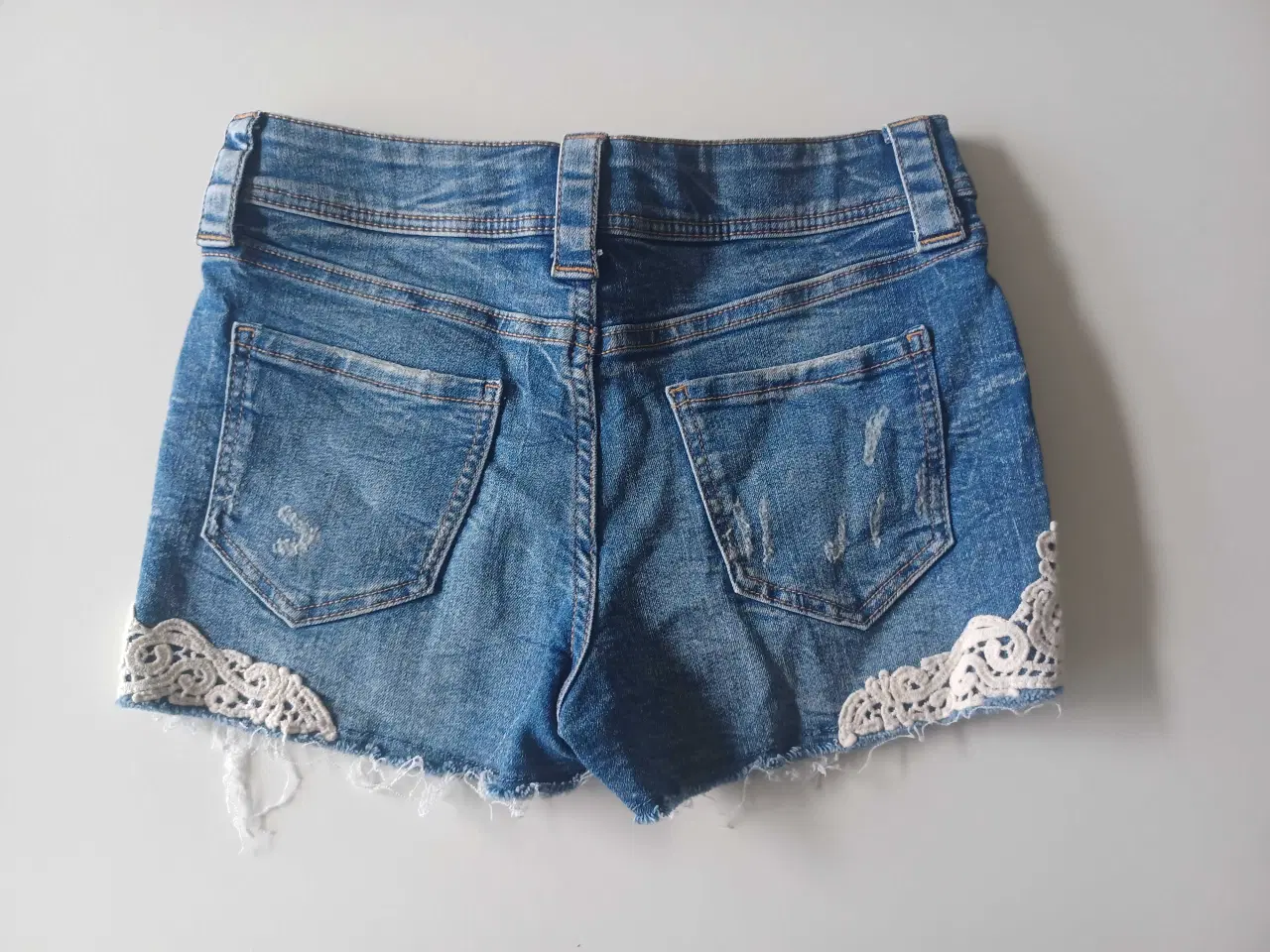 Billede 2 - Denim shorts størrelse 146