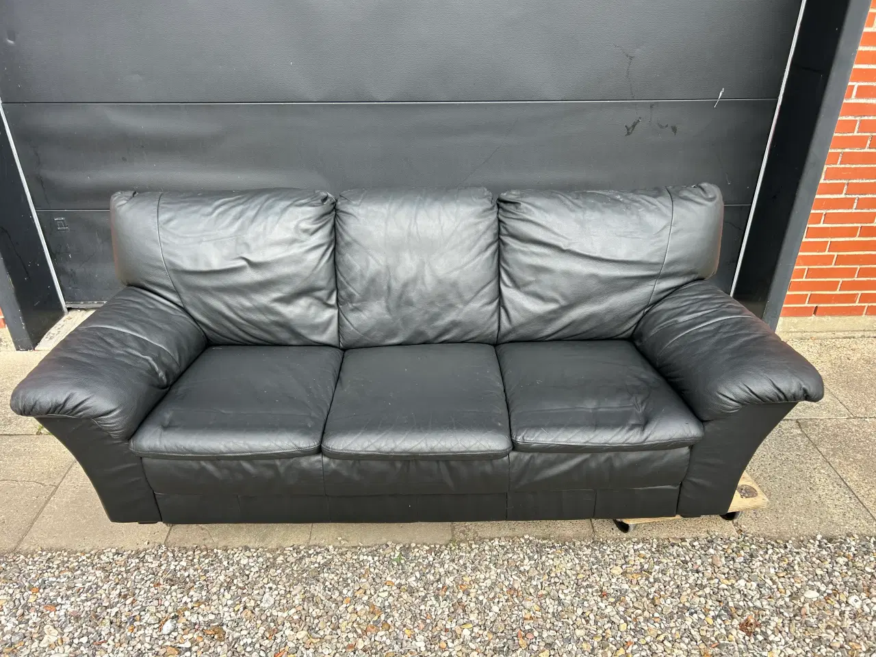 Billede 1 - Sort læder sofa - 3. pers.