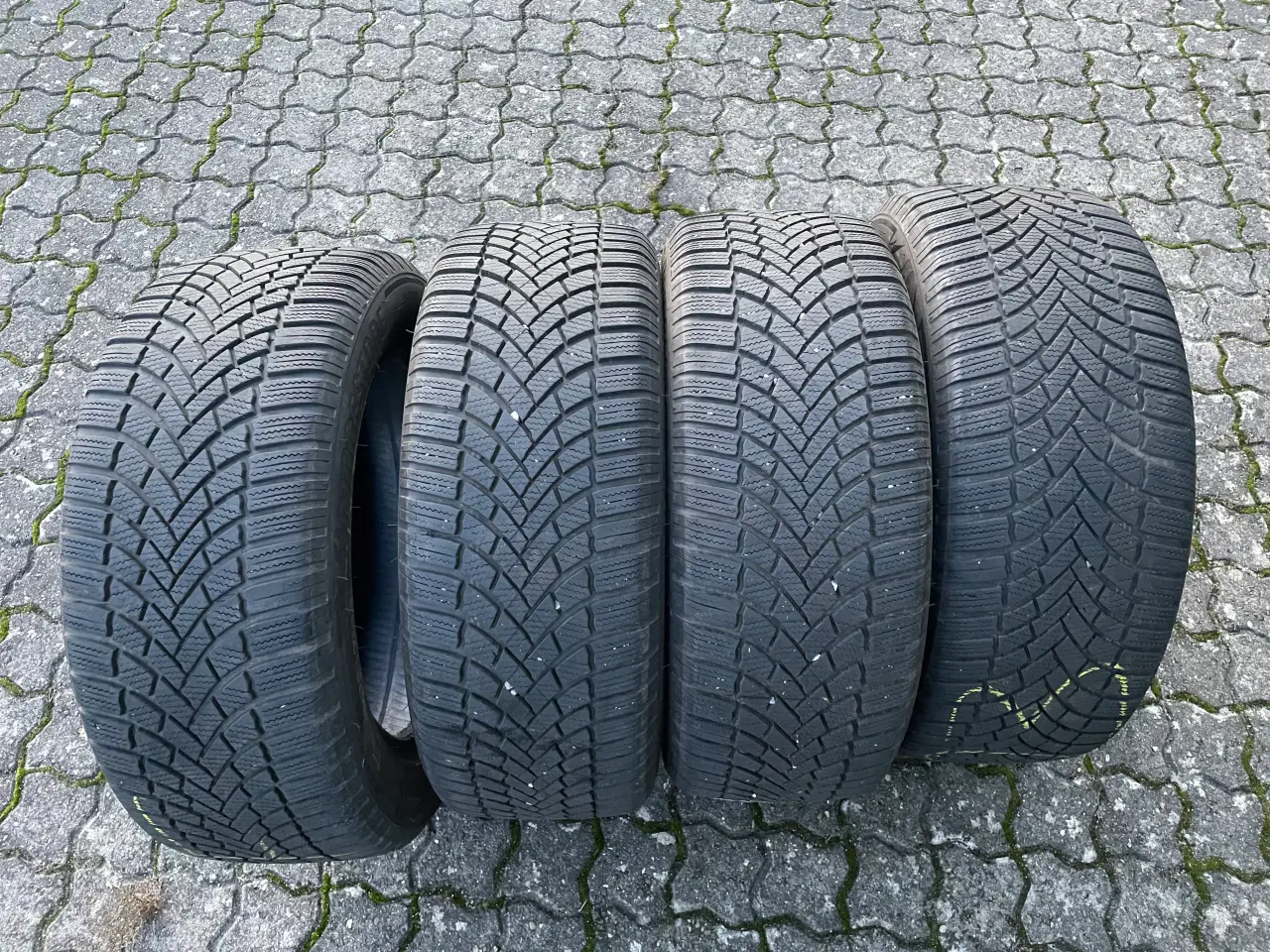 Billede 1 - Bridgestone vinterdæk 235/55-17