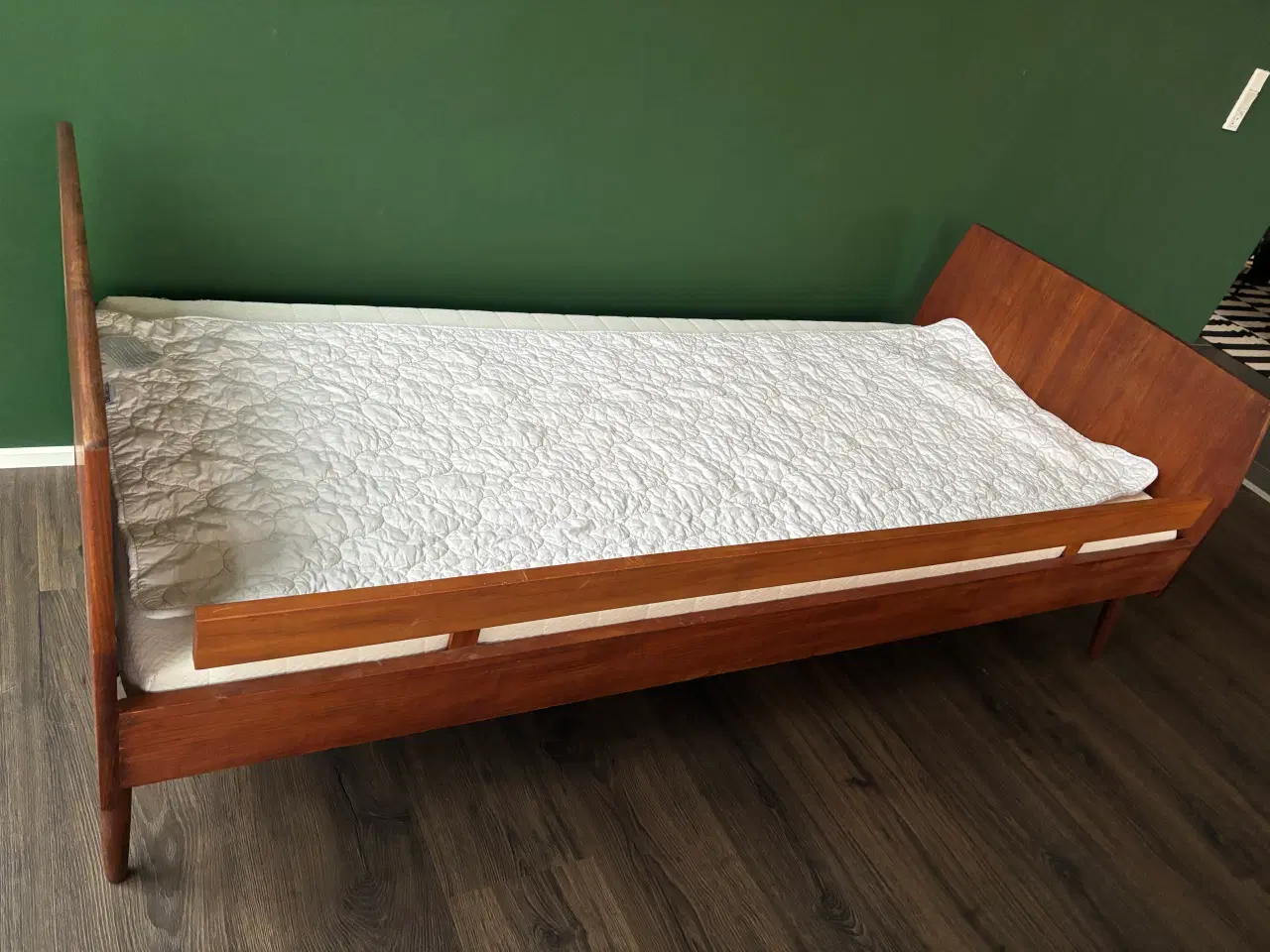 Billede 1 - Retro teaktræ børneseng 