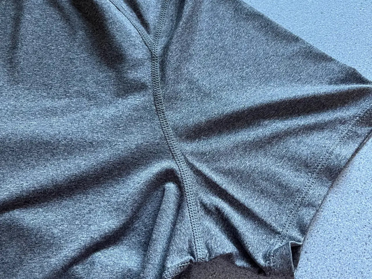Billede 2 - Trænings t-shirt fra H&M