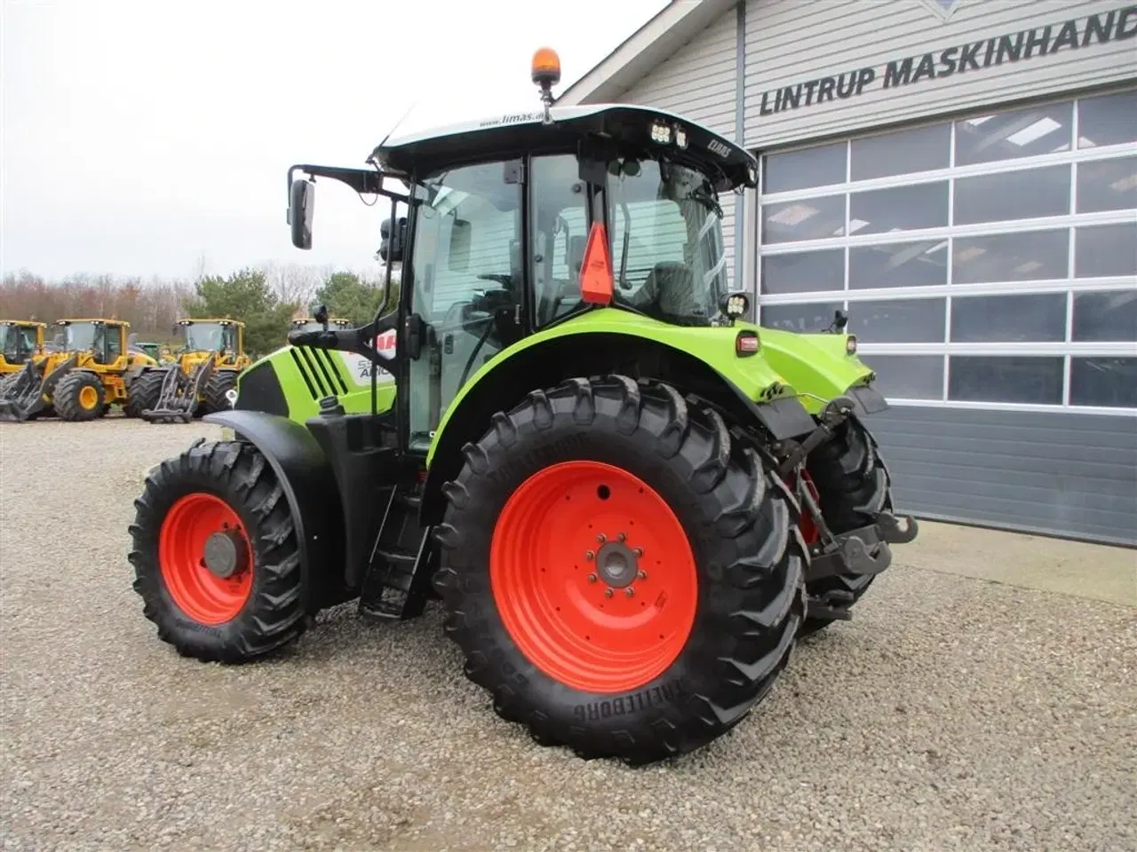 Billede 3 - CLAAS ARION 550 C-matic med frontlift, affjedret foraksel og affjedret kabine.