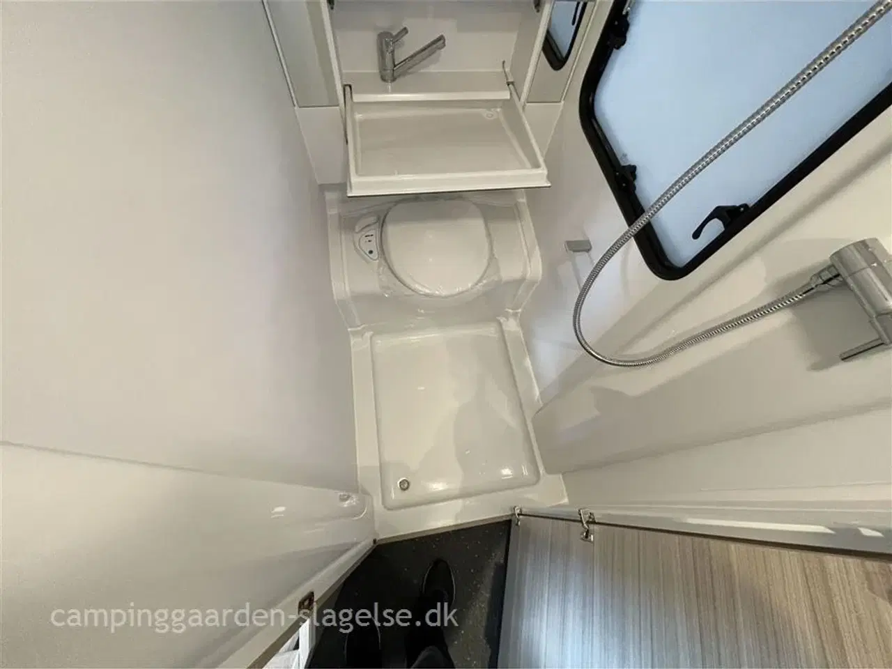 Billede 11 - 2026 - Adria Altea 402 PH   Adria Altea 402 PH – lille udenpå, stor på ferie!