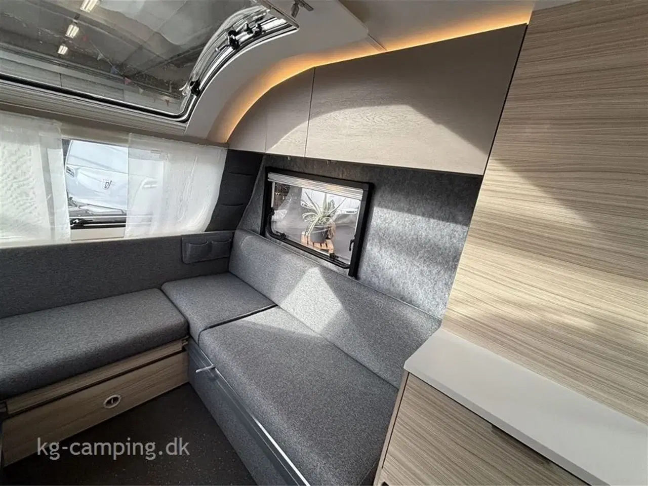 Billede 6 - 2026 - Adria Altea 362 LH   Adria Altea 362 LH - Klar til eventyr - Enkeltsenge - Stort 140L Køleskab