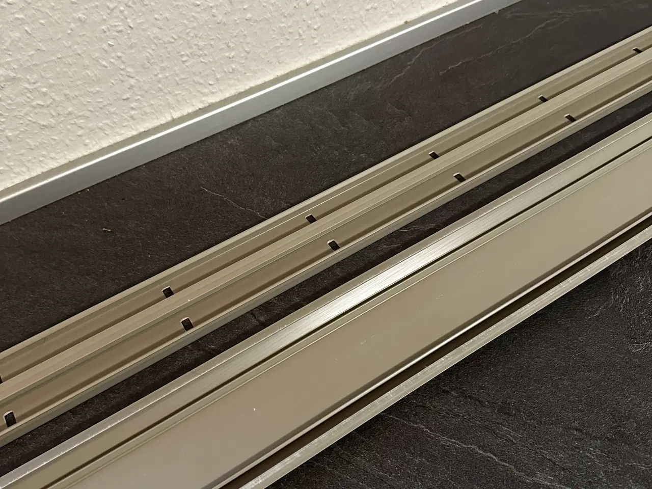 Billede 1 - Kabelskinner / kabelskjuler 4 stk. 2 meter lange p