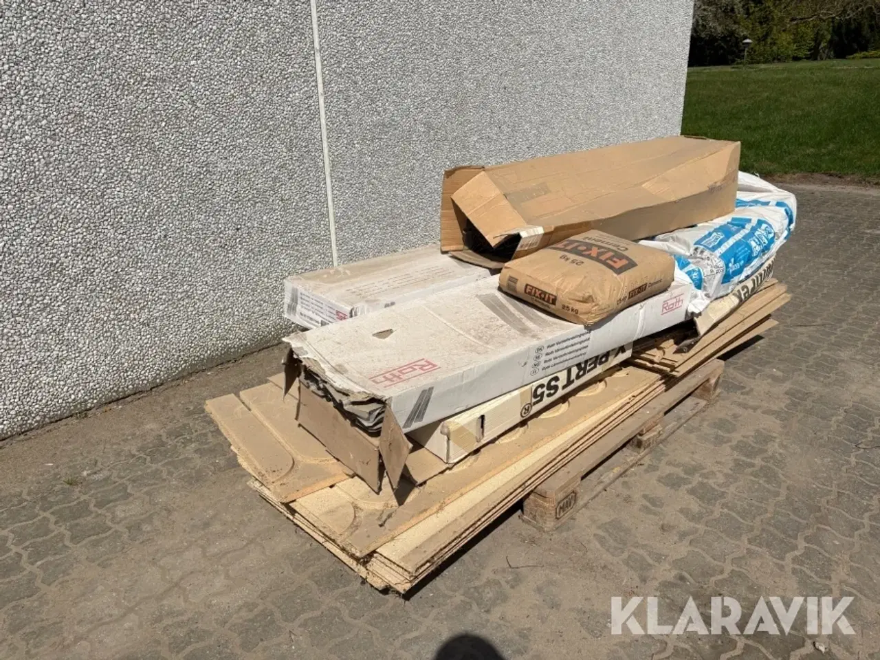 Billede 1 - Blandet parti gulvvarmematerialer varmefordelingsplader og rør