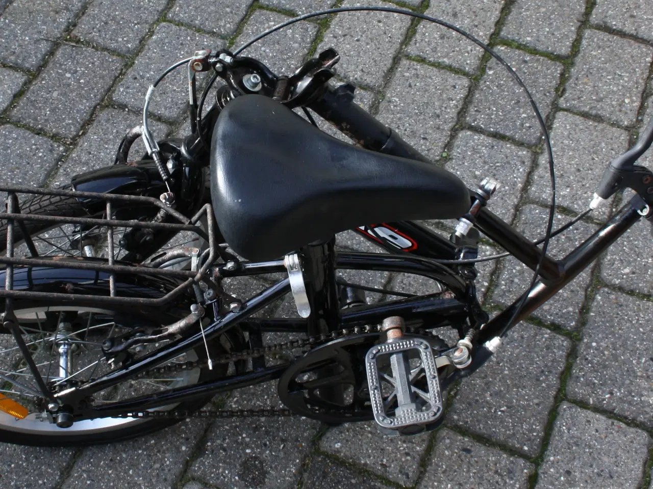 Billede 3 - foldecykel lige til at smide i autocamp.el.bil