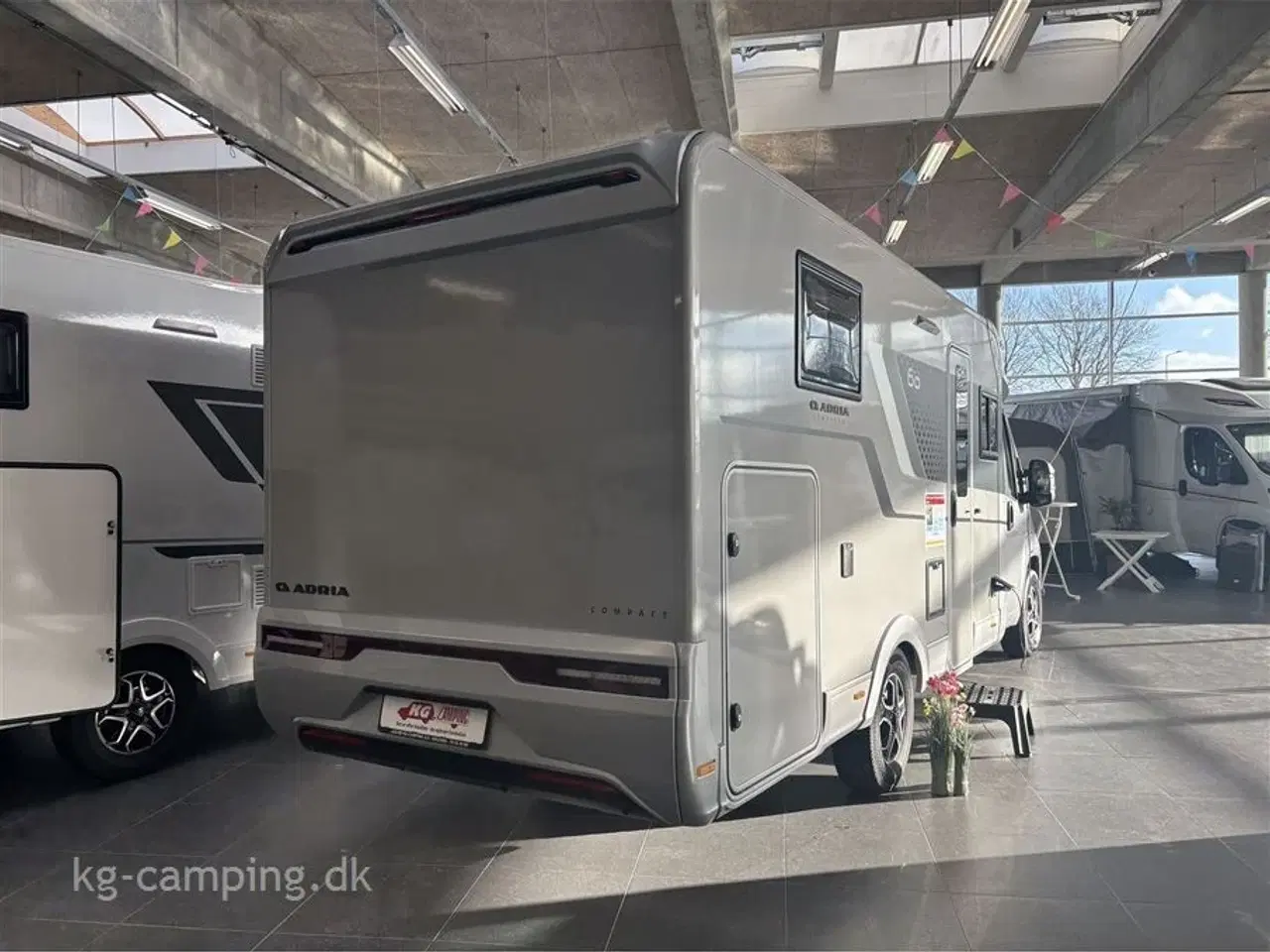 Billede 3 - 2026 - Adria Compact PÅ VEJ! Adria Compact DL 60 Years Selection – Jubilæumsmodel 2026