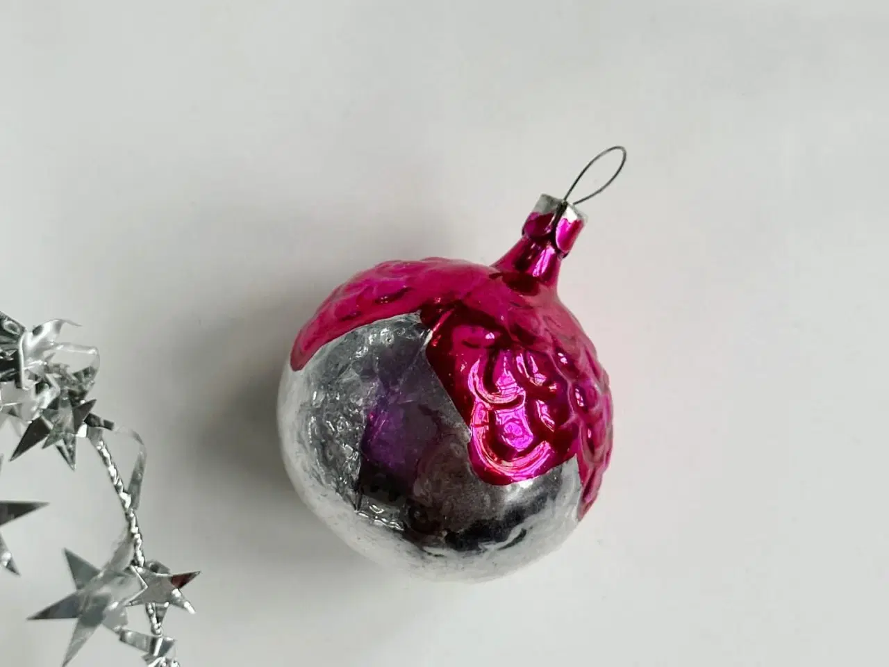 Billede 3 - Vintage julekugle, sølv m pink bemaling