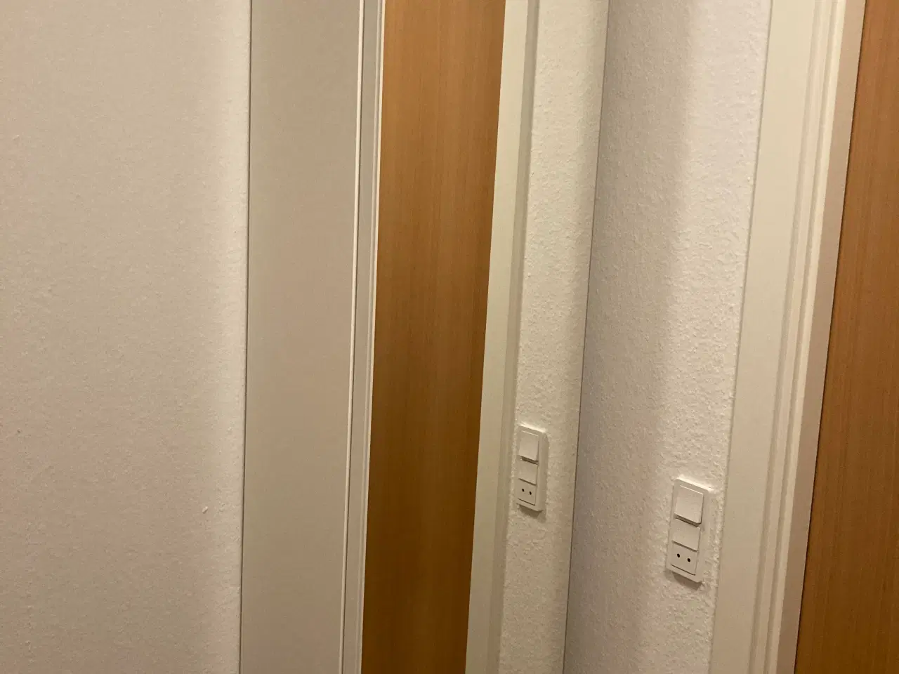 Billede 2 - Højskab til badeværelse.