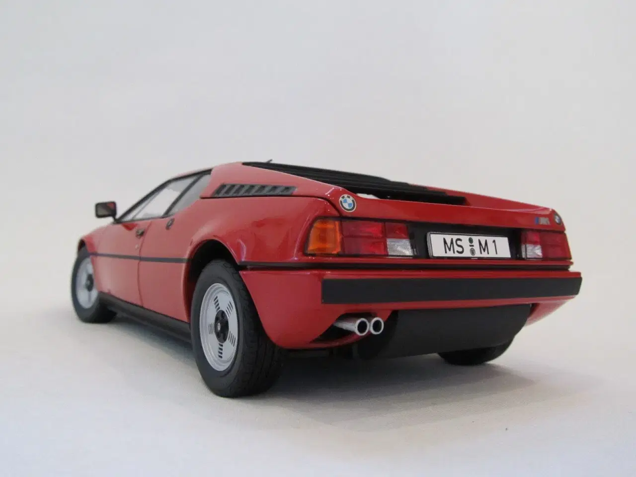 Billede 5 - 1978 BMW M1 - 1:18  Farve: Rød 