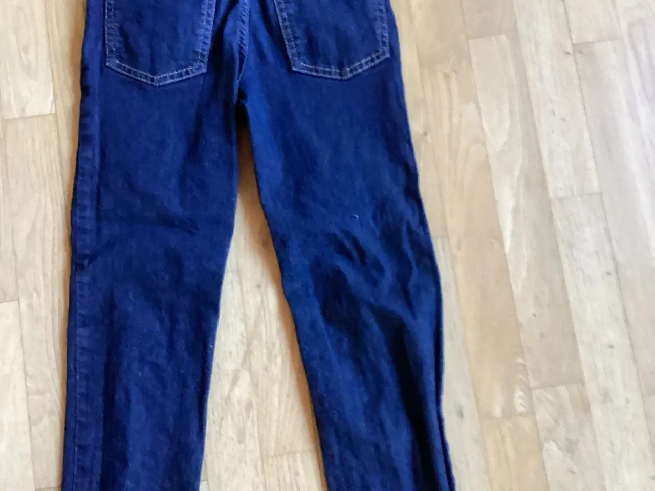 Billede 3 - Mørk denim buks