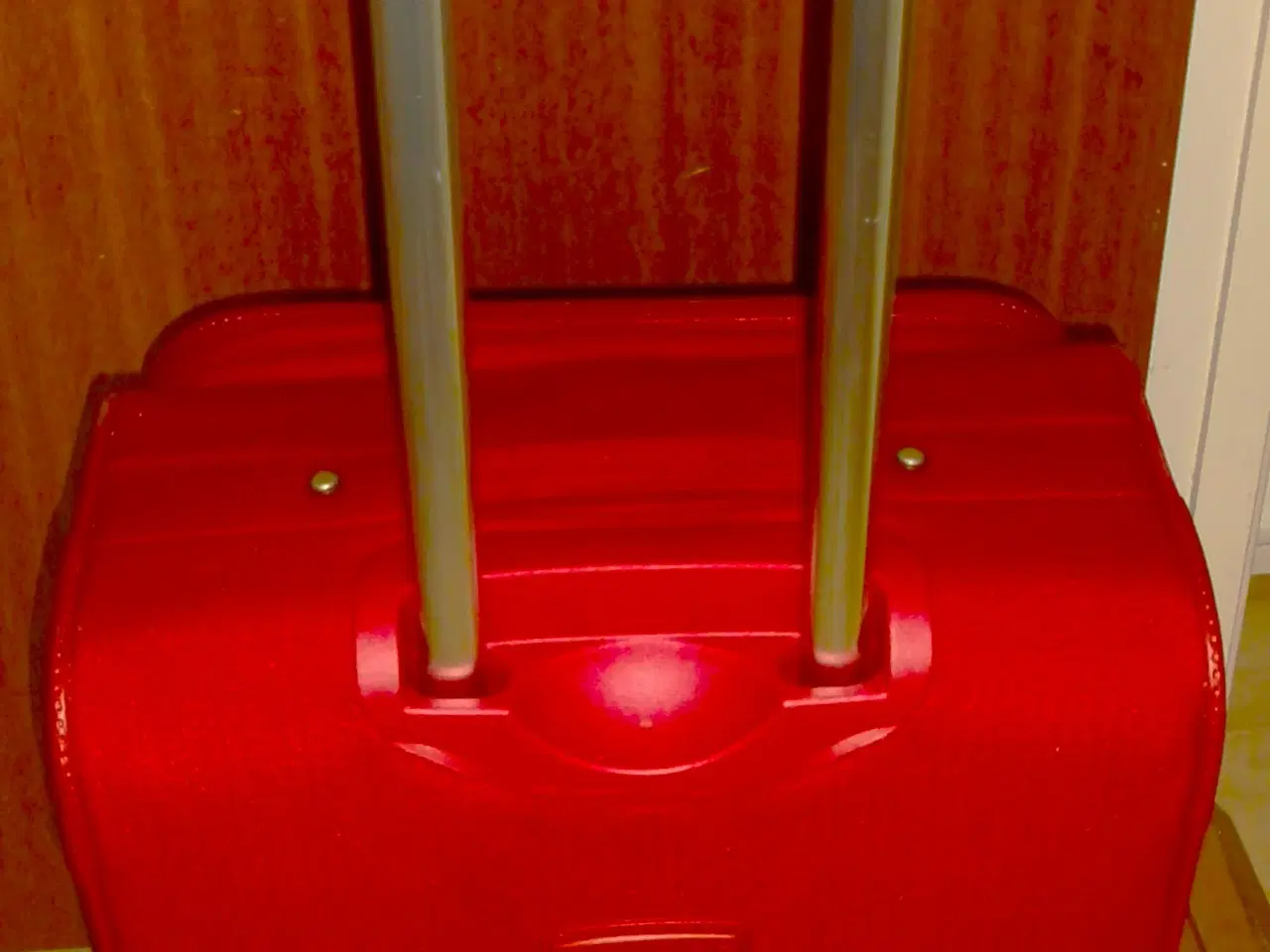 Billede 3 - Ny Rød Kuffert Sælges