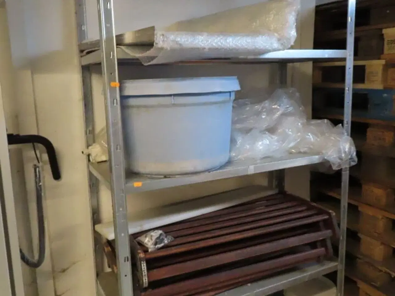 Billede 4 - Div. reoler og indhold