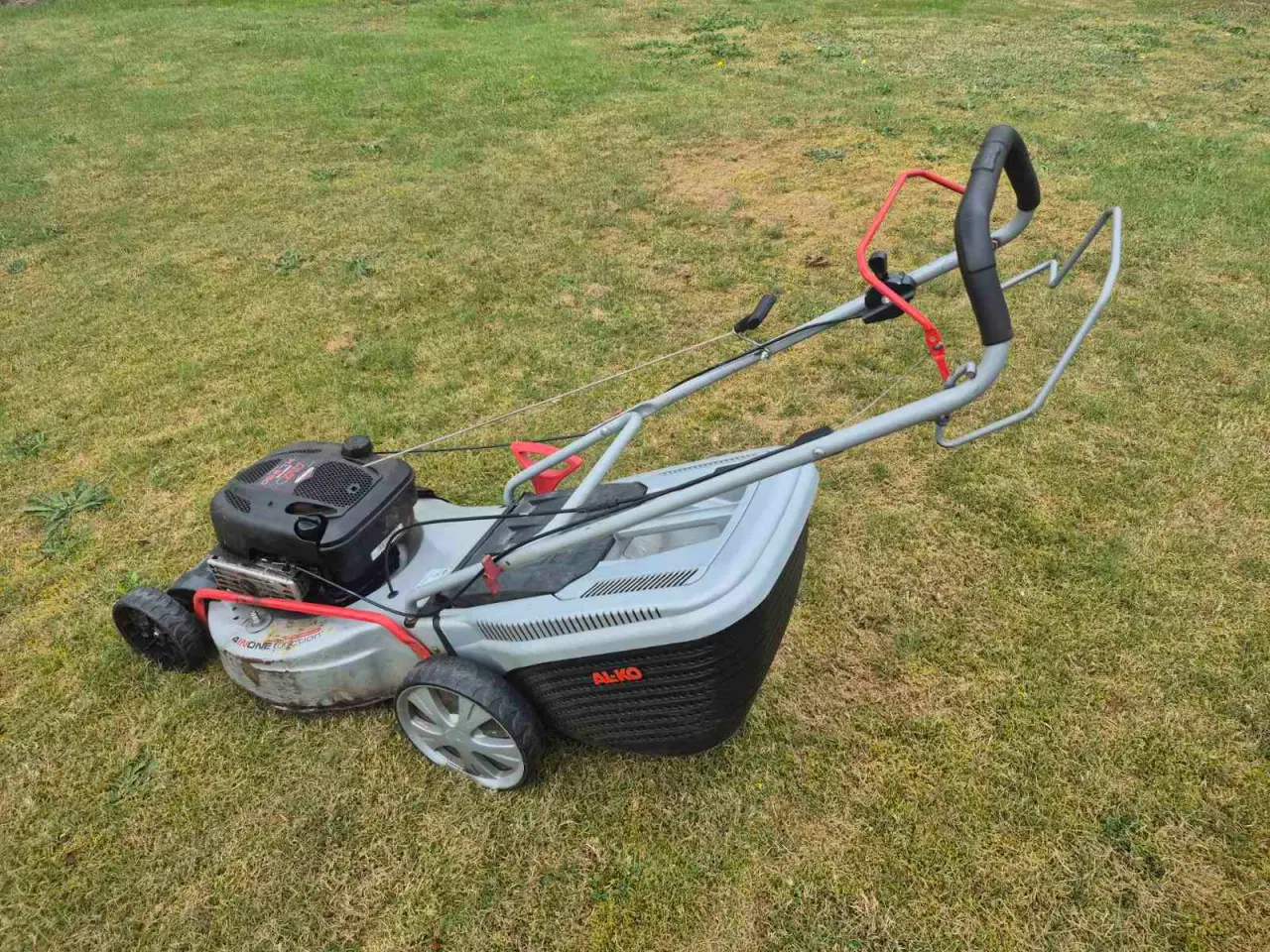 Billede 1 - Plæneklipper med opsamler