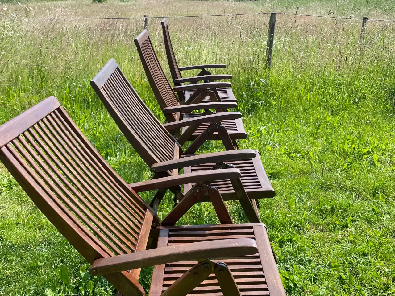 Billede 1 - Havebord og fire stole, teak