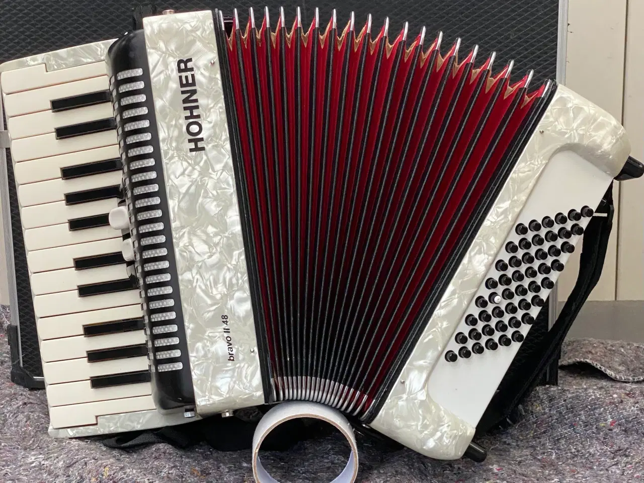 Billede 5 - Hohner Bravo II 48 Facelift – Næsten Ny Harmonika