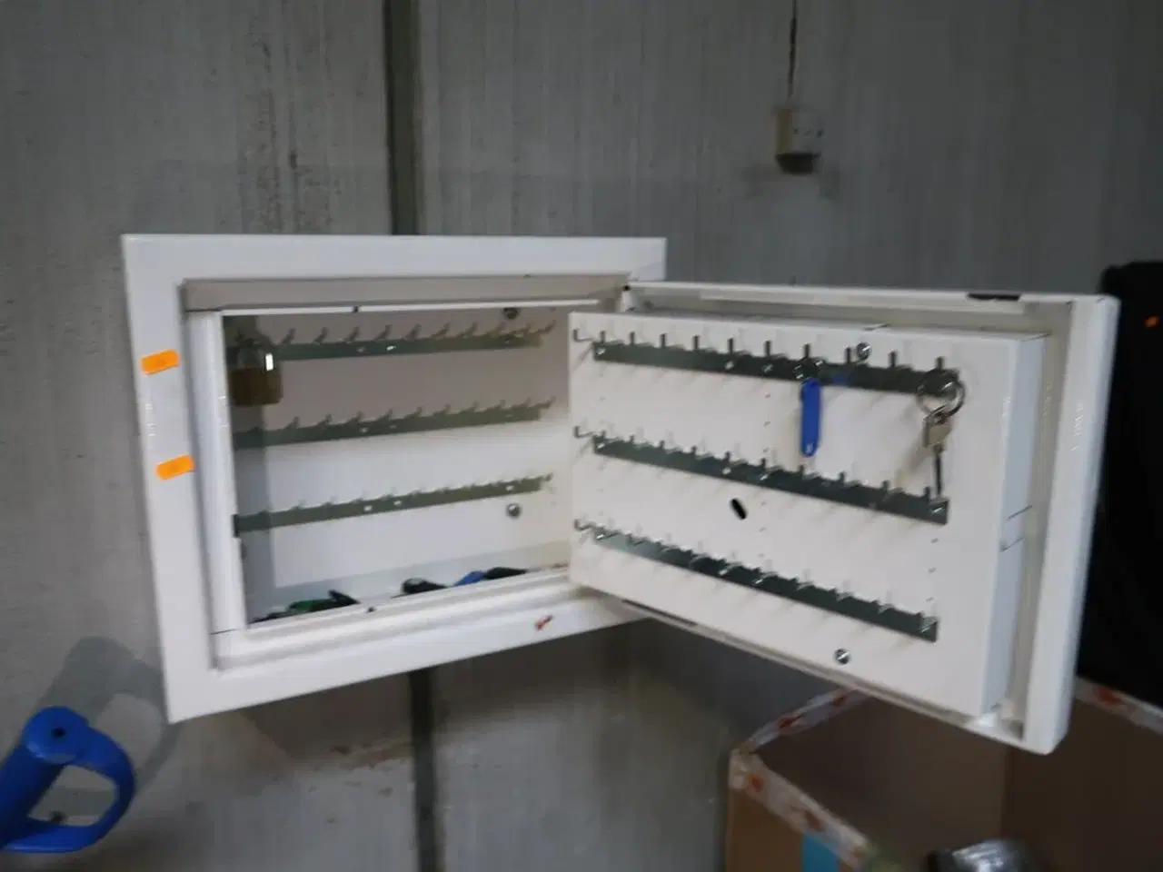 Billede 1 - Nøgleskab